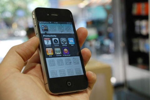 Tạp chí tiêu dùng danh tiếng Mỹ “quay lưng” với iPhone 4