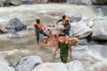 Nhóm trẻ đi tắm suối bị nước cuốn trôi, một em tử vong, một em mất tích