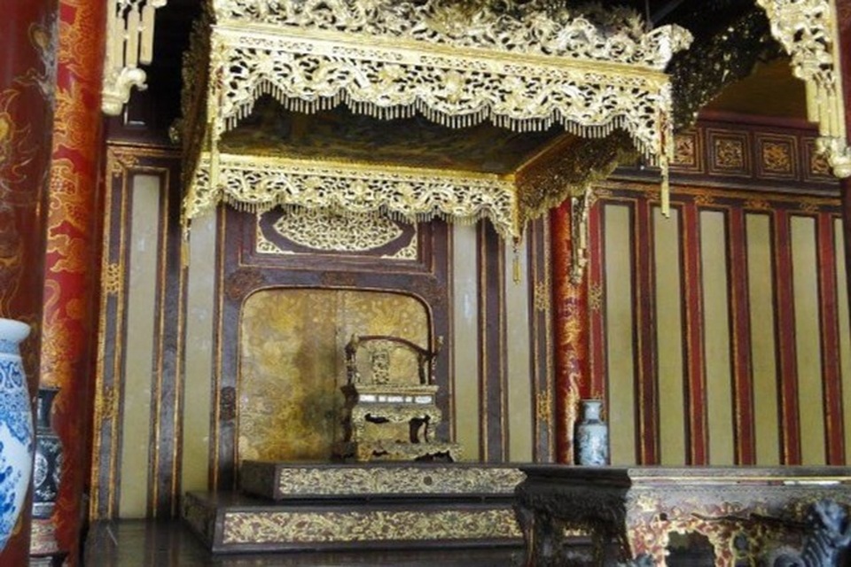 Khai quật khảo cổ ngôi điện đặt ngai vàng 13 đời vua Nguyễn - 3 Khai quật khảo cổ ngôi điện đặt ngai vàng 13 đời vua Nguyễn - 3
