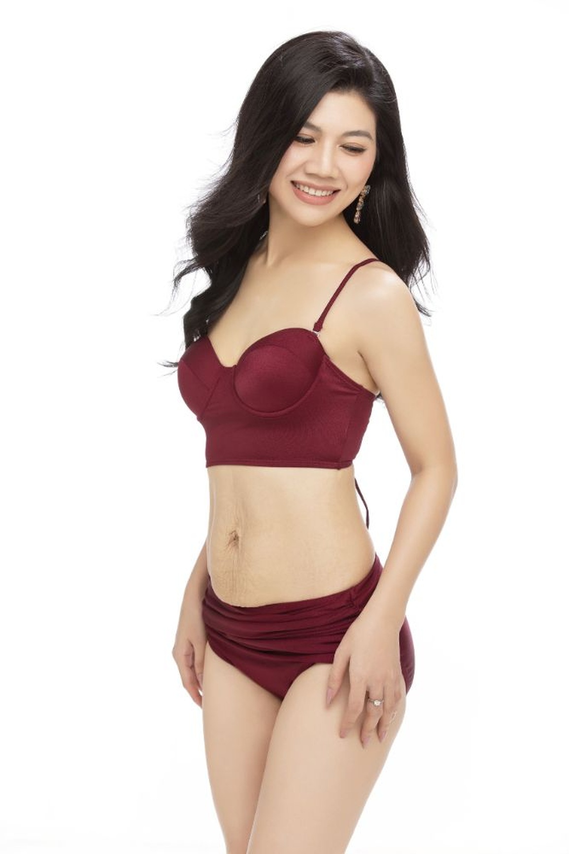 Hình ảnh bụng rạn của các thí sinh Hoa hậu khi mặc bikini gây tranh cãi - 5 Hình ảnh bụng rạn của các thí sinh Hoa hậu khi mặc bikini gây tranh cãi - 5