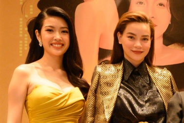 Hồ Ngọc Hà đọ dáng cùng Á hậu Thúy Vân