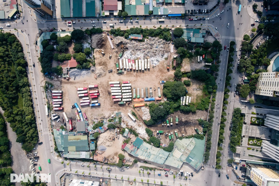 “Núi rác” khổng lồ hơn 500 tấn giữa lòng Hà Nội - 1 “Núi rác” khổng lồ hơn 500 tấn giữa lòng Hà Nội - 1