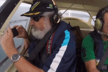 Video iPhone 6S rơi khỏi máy bay từ độ cao hơn 600m, vẫn "sống sót"