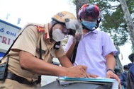 CSGT TPHCM chấn chỉnh tình trạng học sinh đi xe máy trên 50cm3