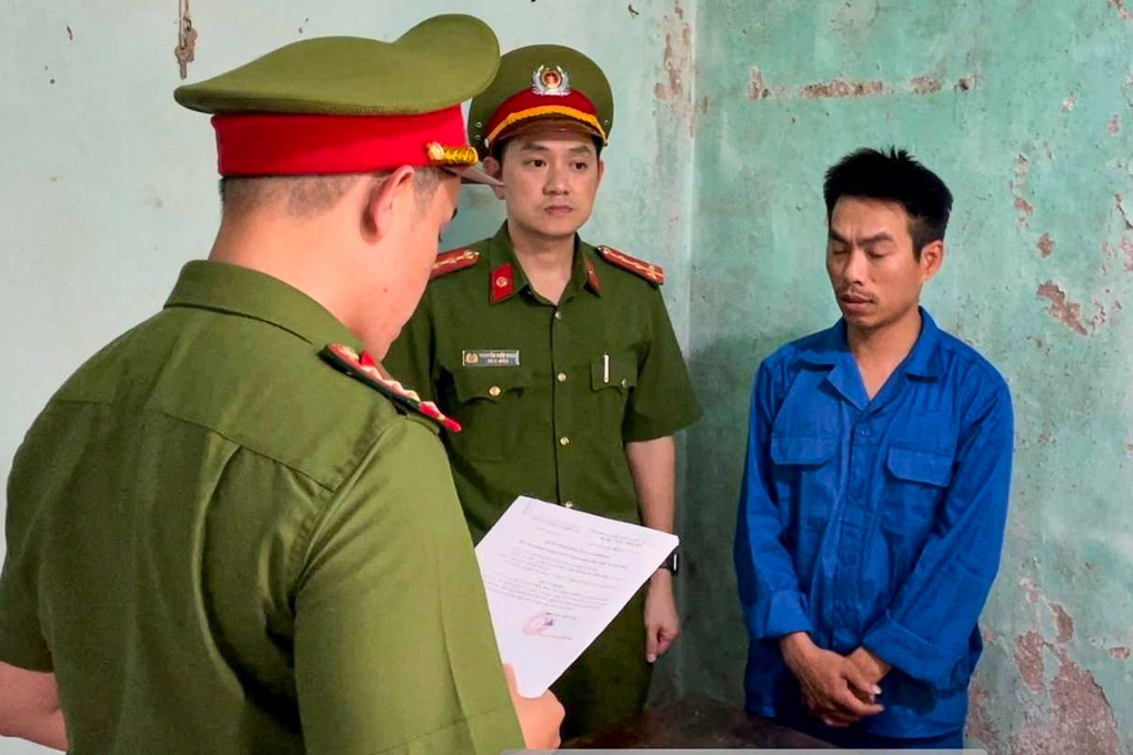 Khởi tố vợ chồng lái xe làm xiếc tại khúc cua trên đèo Hải Vân - 2 Khởi tố vợ chồng lái xe làm xiếc tại khúc cua trên đèo Hải Vân - 2