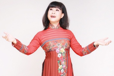 NSƯT Hồng Liên: “Tôi dựa vào câu hát mà thoát nỗi cô đơn, buồn tủi…”