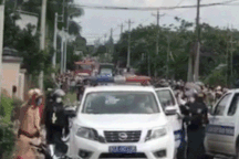 Vụ cầm súng cố thủ: Khống chế người thân ép chở đi trốn, dọa đốt nhà dân