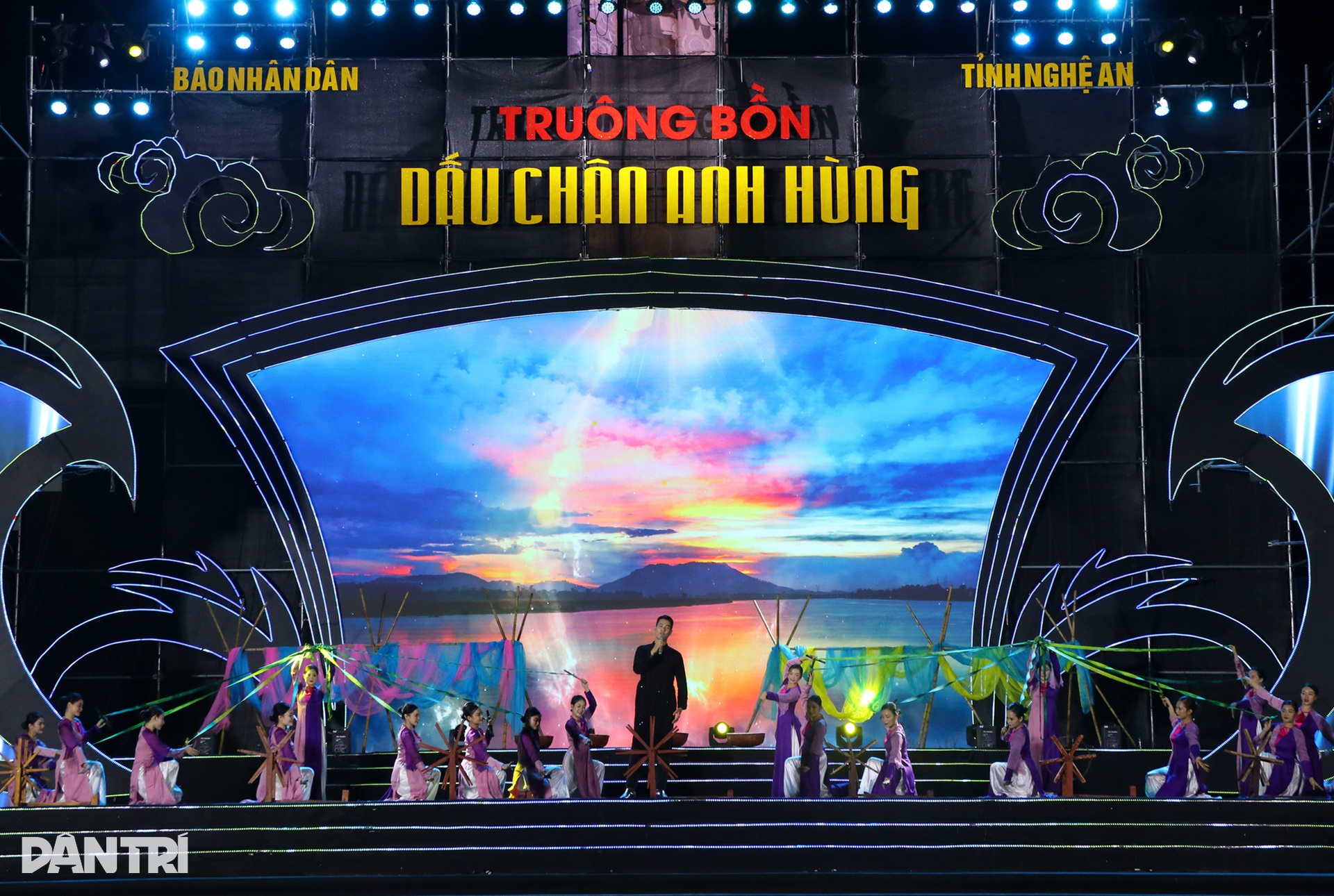 Kể khúc tráng ca Truông Bồn bằng tranh cát và máy bay không người lái - 7 Kể khúc tráng ca Truông Bồn bằng tranh cát và máy bay không người lái - 7