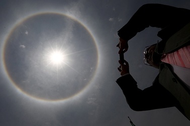 Vầng hào quang mặt trời hiếm gặp trên bầu trời Mexico