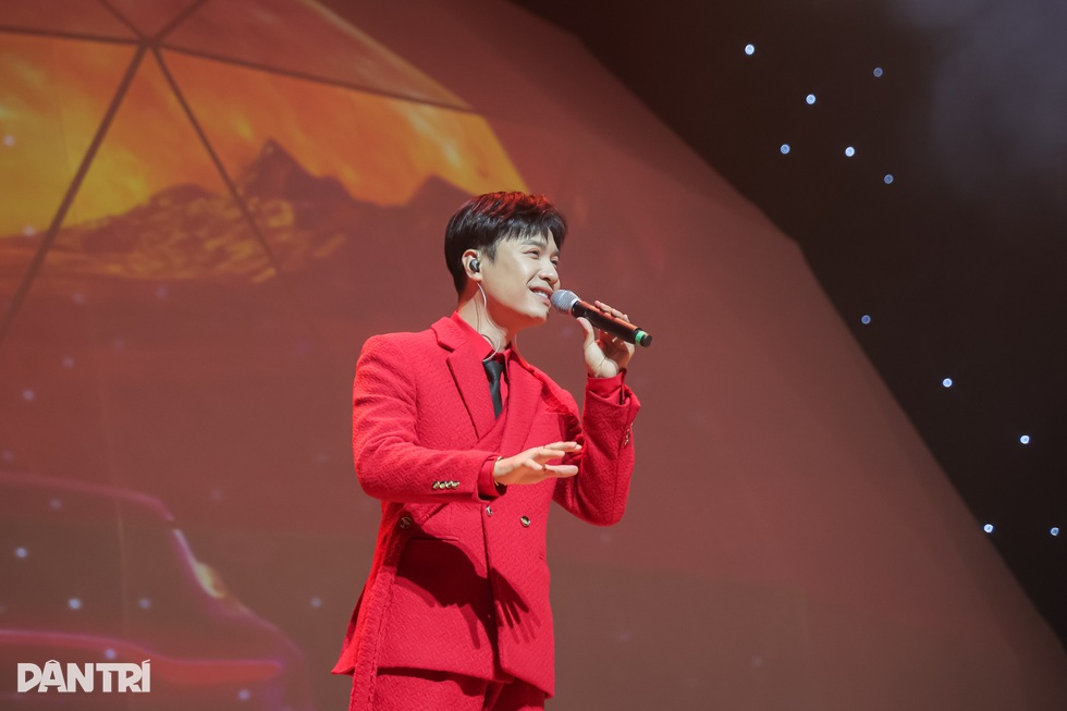 Noo Phước Thịnh cùng dàn anh trai diễn cực cháy ở Hà Nội - 3 Noo Phước Thịnh cùng dàn anh trai diễn cực cháy ở Hà Nội - 3