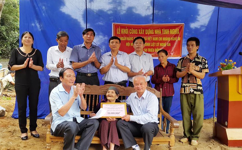 Nghệ An: Hơn 20 tỉ đồng xây dựng, sửa chữa nhà ở cho thân nhân liệt sĩ - 3 Nghệ An: Hơn 20 tỉ đồng xây dựng, sửa chữa nhà ở cho thân nhân liệt sĩ - 3