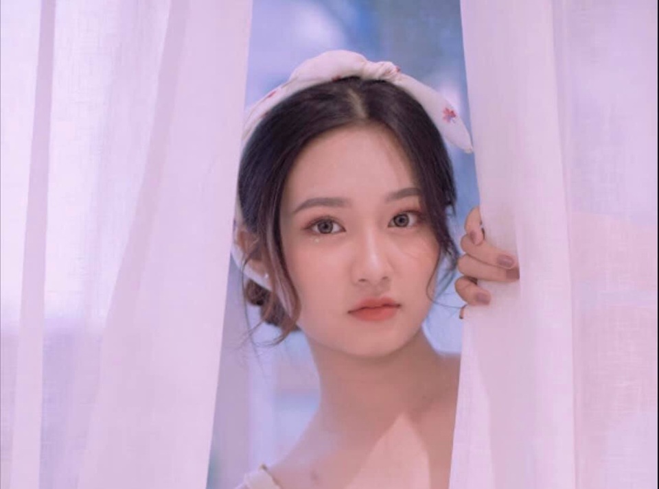 Hot girl phố núi khoe vẻ đẹp trong trẻo như sớm mai - 4 Hot girl phố núi khoe vẻ đẹp trong trẻo như sớm mai - 4