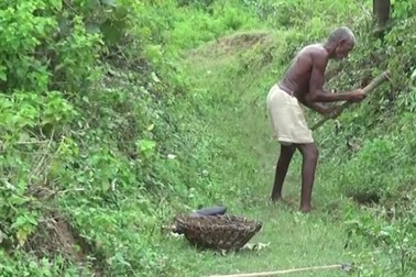 Người đàn ông dành 30 năm đào kênh dẫn nước về làng