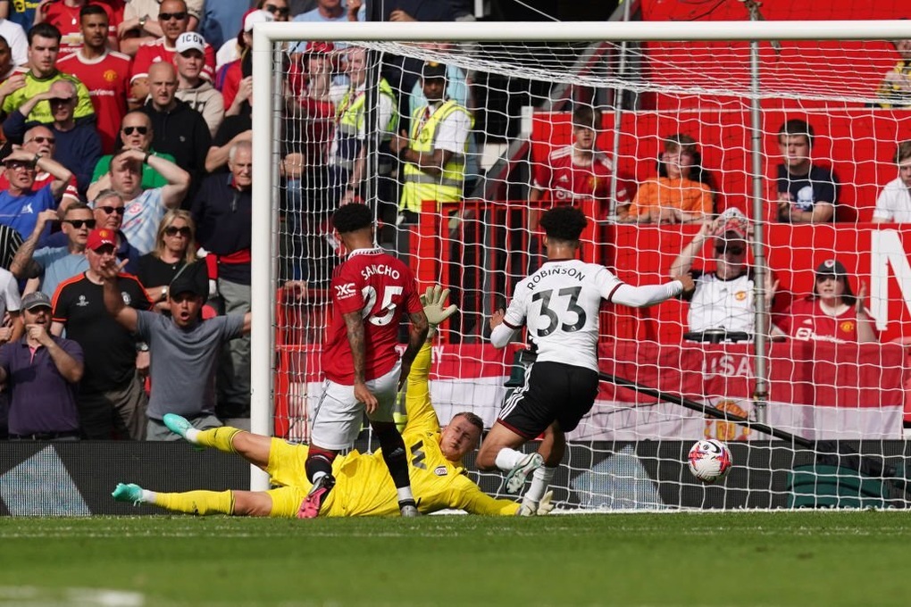 Man Utd đứng thứ 3, Man City thua, Leicester xuống hạng ở Premier League - 2 Man Utd đứng thứ 3, Man City thua, Leicester xuống hạng ở Premier League - 2