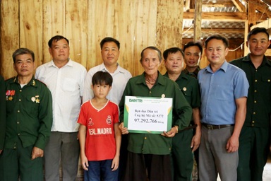 "Bạn đọc báo Dân trí đã giúp cháu nội tôi tiếp tục được đi học"