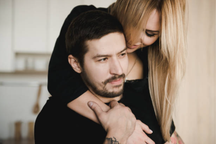 Đại gia vừa thử lòng, chân dài đã chạy "mất dép"