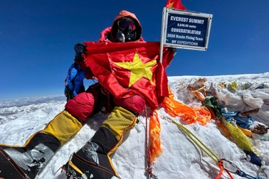 Người đàn ông Việt chi 2 tỷ đồng chinh phục 2 đỉnh núi "nóc nhà thế giới"