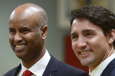 Điều ít biết về cuộc đời Bộ trưởng Nhập cư Canada