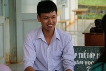 Thủ khoa tỉnh Đắk Nông xin đi làm thêm để ra học ĐH Luật Hà Nội