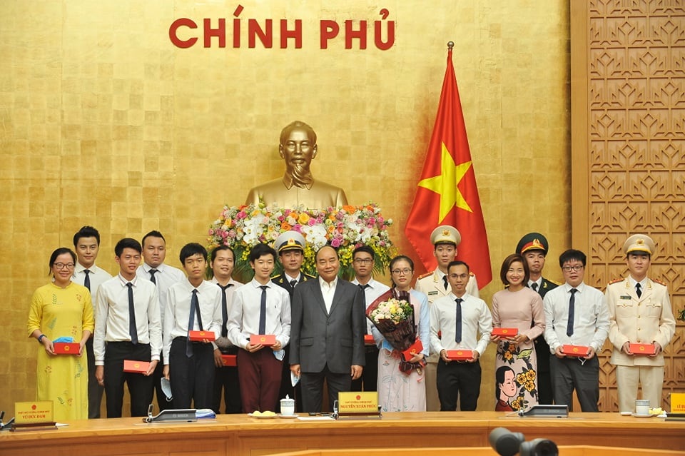 Các Gương mặt trẻ VN tiêu biểu 2019 quyên góp 100 triệu đồng chống Covid-19 - 1 Các Gương mặt trẻ VN tiêu biểu 2019 quyên góp 100 triệu đồng chống Covid-19 - 1