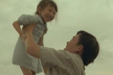 Clip tình cha con khiến cộng đồng mạng rơi lệ