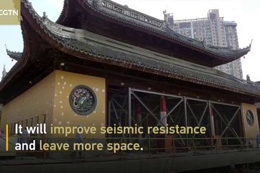 Cận cảnh Trung Quốc dịch chuyển ngôi chùa cổ 2.000 tấn