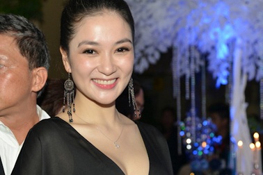 Hoa hậu Nguyễn Thị Huyền xinh đẹp mặn mà