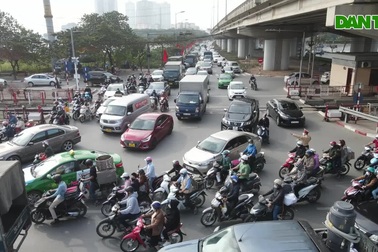 Hàng vạn người rời Hà Nội về quê ăn Tết trong ngày làm việc cuối năm