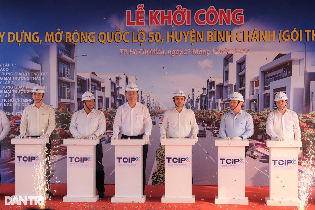 TPHCM khởi công mở rộng quốc lộ 50, người dân mong thoát cảnh kẹt xe - 2 TPHCM khởi công mở rộng quốc lộ 50, người dân mong thoát cảnh kẹt xe - 2