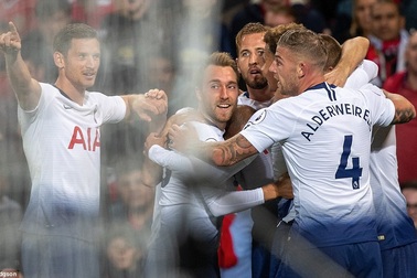 MU 0-3 Tottenham: Hai phút định mệnh