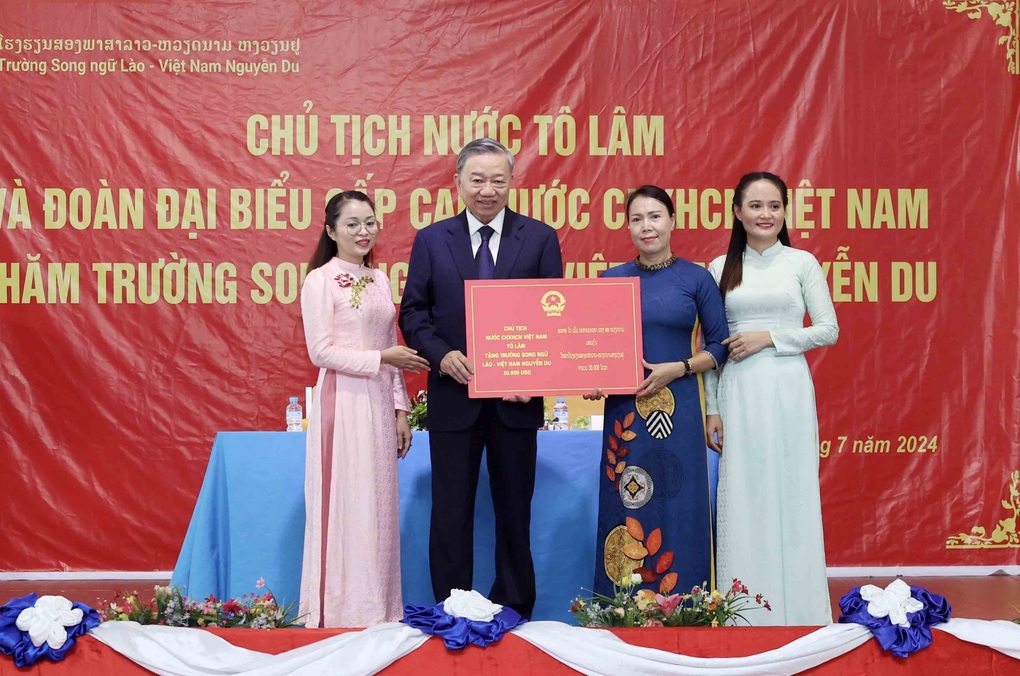 Chủ tịch nước Tô Lâm thăm Trường song ngữ Lào - Việt Nam Nguyễn Du - 3