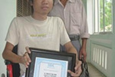 Một sinh viên Huế nhận học bổng 3.600 USD của IBM