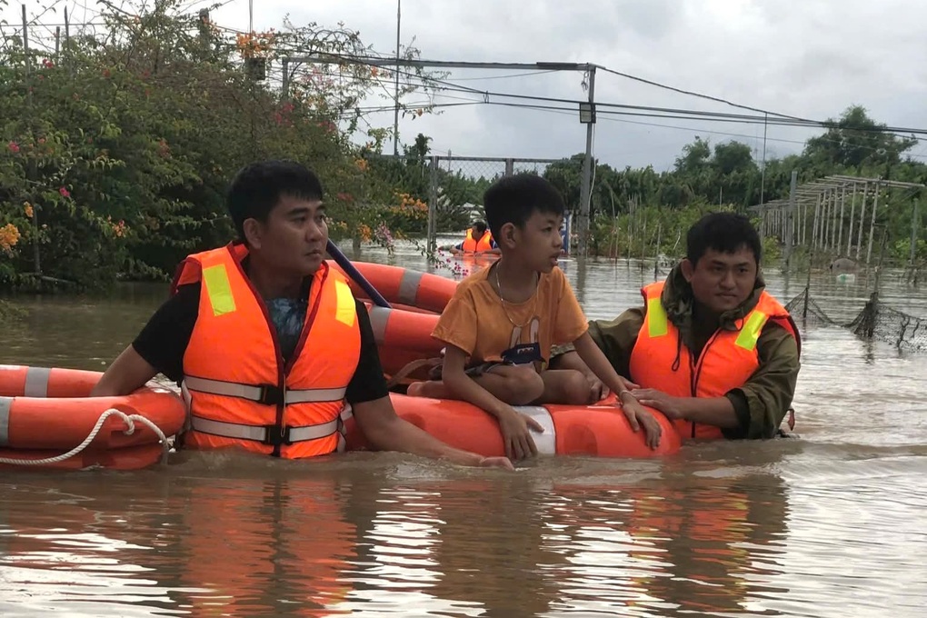 Đợt mưa hiếm gặp biến nơi khô hạn nhất nước chìm trong lũ - 3 Đợt mưa hiếm gặp biến nơi khô hạn nhất nước chìm trong lũ - 3