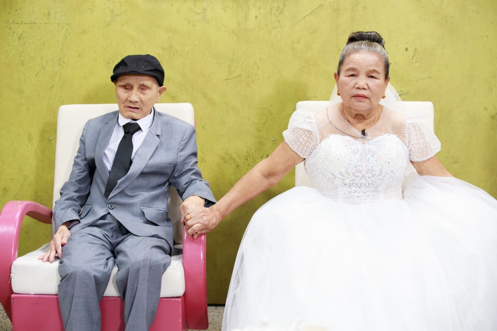 Chuyện tình vượt nghèo nửa thế kỷ của chàng mù và cô gái mồ côi - 2 Chuyện tình vượt nghèo nửa thế kỷ của chàng mù và cô gái mồ côi - 2