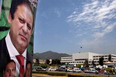 Thiệt mạng vì đạn bắn mừng tân Thủ tướng Pakistan