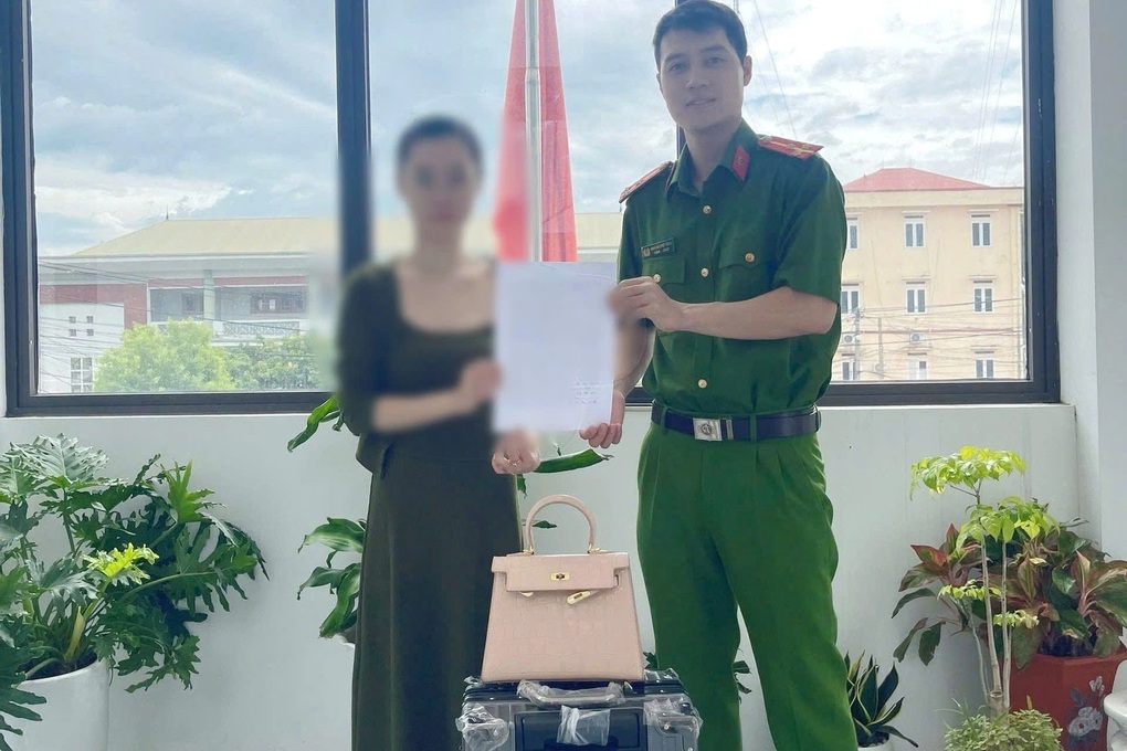 Cô gái Lào Cai suýt bị lừa sang châu Phi du lịch - 1 Cô gái Lào Cai suýt bị lừa sang châu Phi du lịch - 1