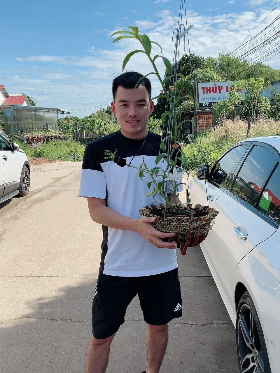 Nghệ nhân Nguyễn Duy Tân chia sẻ bí quyết trồng hoa lan thành công - 1 Nghệ nhân Nguyễn Duy Tân chia sẻ bí quyết trồng hoa lan thành công - 1