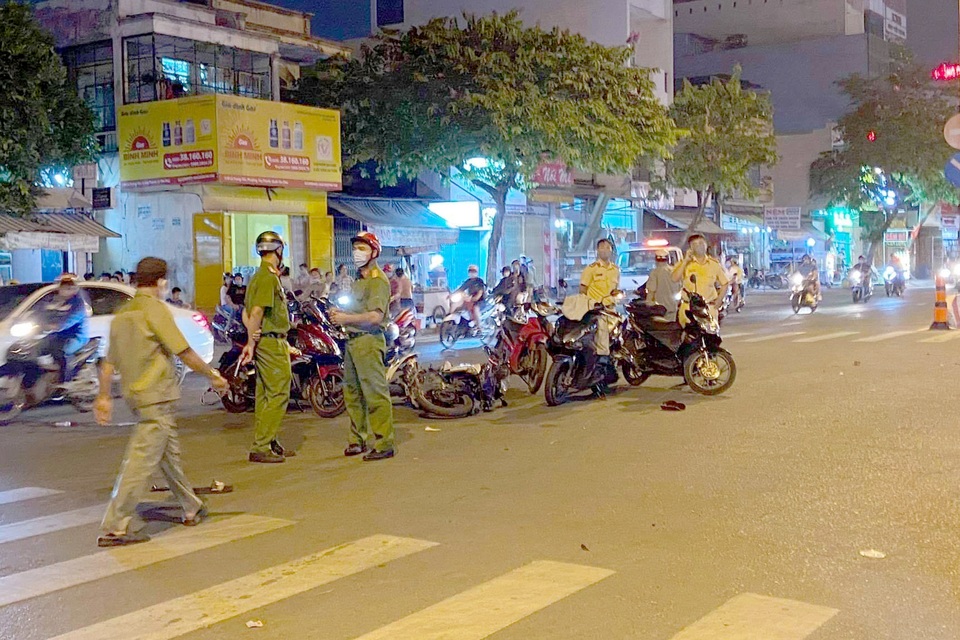 Nạn nhân bị 2 tên cướp tông xe trên đường tháo chạy đã tử vong - 1 Nạn nhân bị 2 tên cướp tông xe trên đường tháo chạy đã tử vong - 1