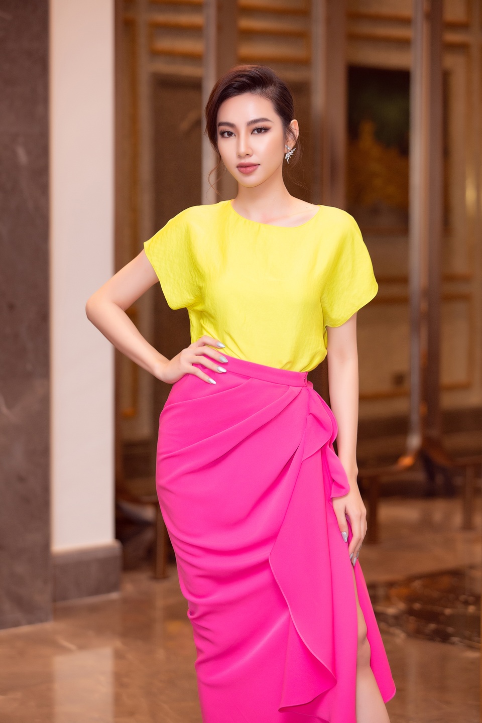 Hoa hậu, Á hậu “đọ sắc” trong khách sạn dát vàng xa hoa bậc nhất Thủ đô - 10 Hoa hậu, Á hậu “đọ sắc” trong khách sạn dát vàng xa hoa bậc nhất Thủ đô - 10