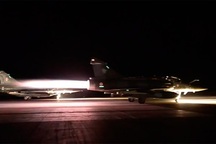 10 máy bay Pháp dội bom IS sau vụ tấn công khủng bố đẫm máu tại Paris