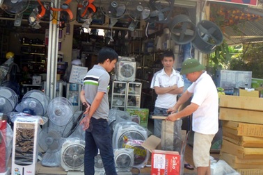 Hàng điện lạnh “sốt hầm hập” theo nắng nóng kỷ lục