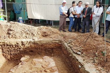 Dấu vết một nền kiến trúc rộng lớn xuất hiện sau đợt khảo cổ dấu tích tại Huế