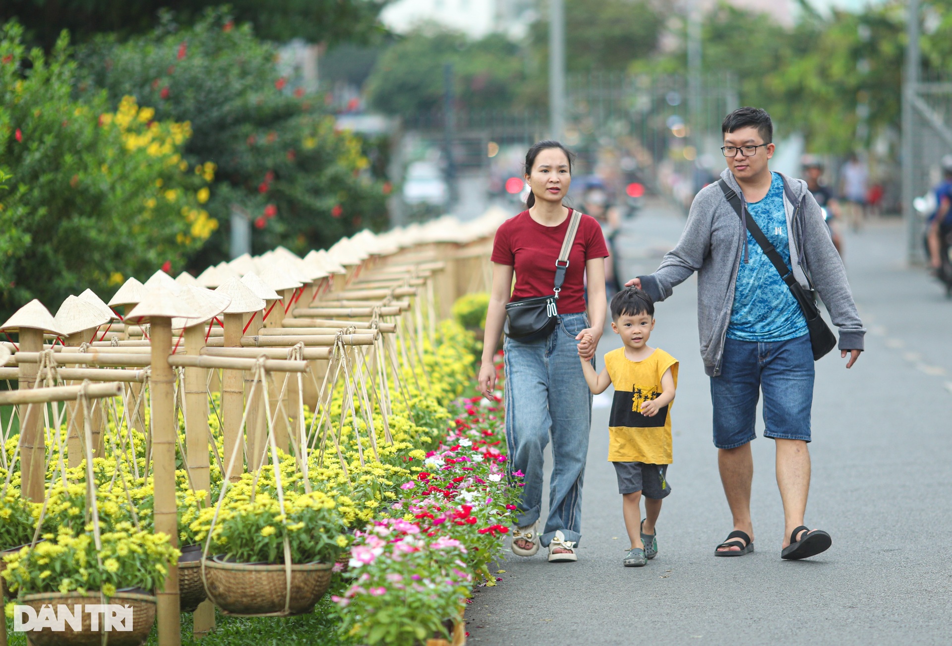 Giới trẻ check-in cung đường đầy đèn lồng ở TPHCM - 4 Giới trẻ check-in cung đường đầy đèn lồng ở TPHCM - 4