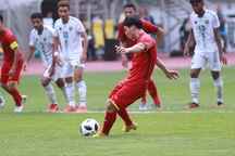 Olympic Việt Nam sắp đấu Bahrain, Công Phượng luyện đá 11m