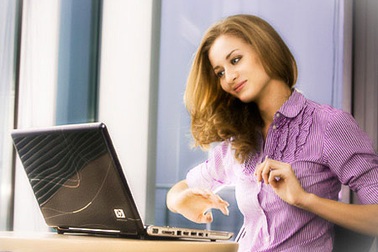 Phụ nữ “sành” công nghệ mê lướt web hơn sex