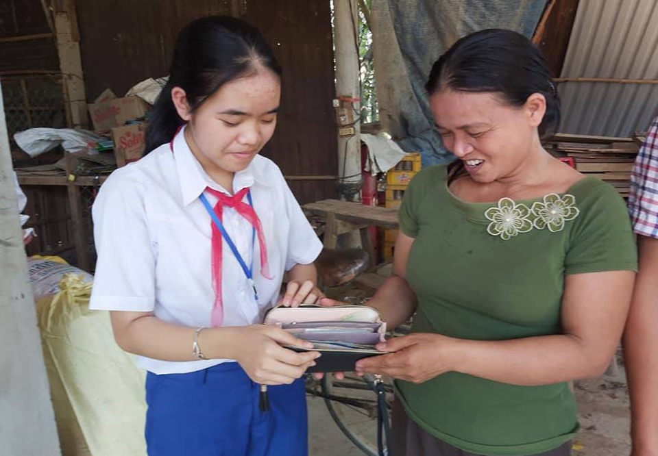 Nữ sinh lớp 8 trả lại chiếc ví chứa 30 triệu đồng nhặt được - 1 Nữ sinh lớp 8 trả lại chiếc ví chứa 30 triệu đồng nhặt được - 1