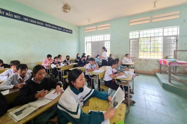 Cần giảm học phí dạy tiếng Anh liên kết, không ép buộc học sinh tham gia