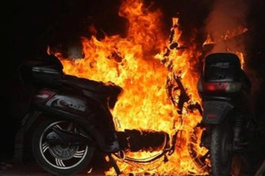 Cháy cửa hàng sửa chữa xe đạp điện ở Hà Nội