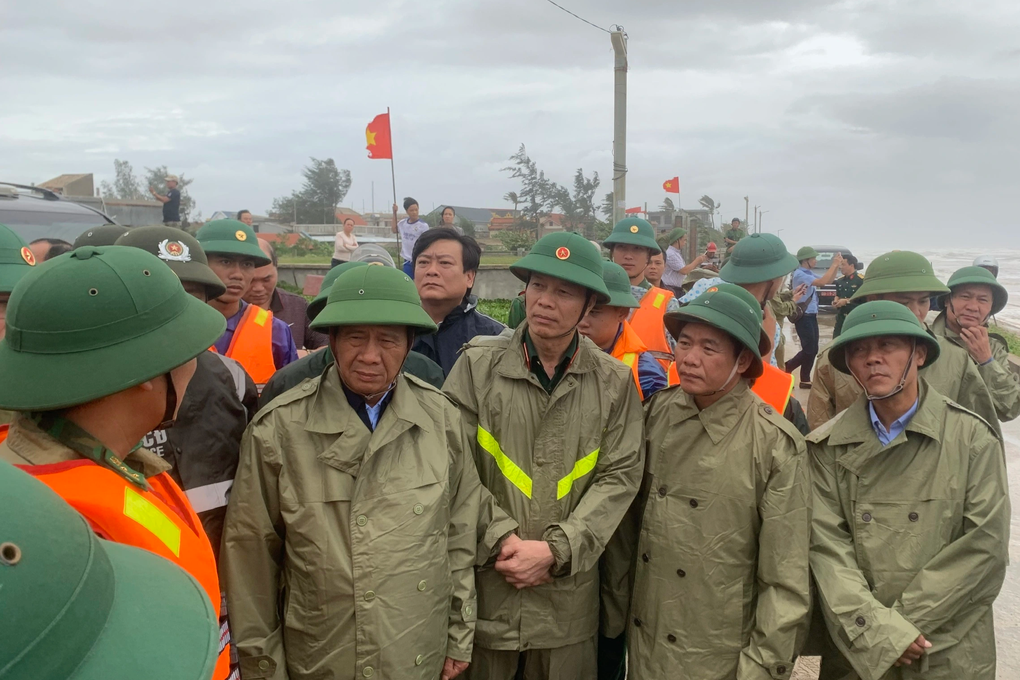 Phó Thủ tướng: Tuyệt đối không chủ quan, thiệt hại sau bão có thể rất lớn - 3 Phó Thủ tướng: Tuyệt đối không chủ quan, thiệt hại sau bão có thể rất lớn - 3