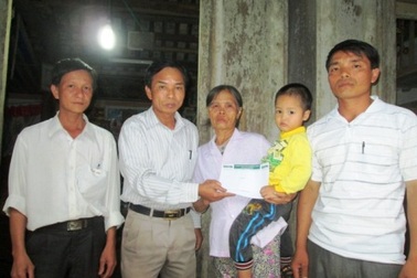 Quà bạn đọc tiếp tục đến với cháu bé có bố mẹ chết cháy ở Nga   